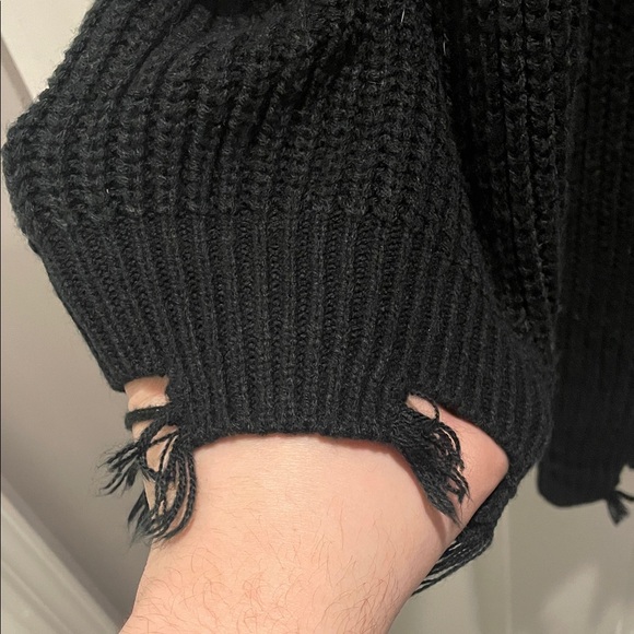 SHEIN Black Sweater with Bold Red Hearts - Picture 6 of 7